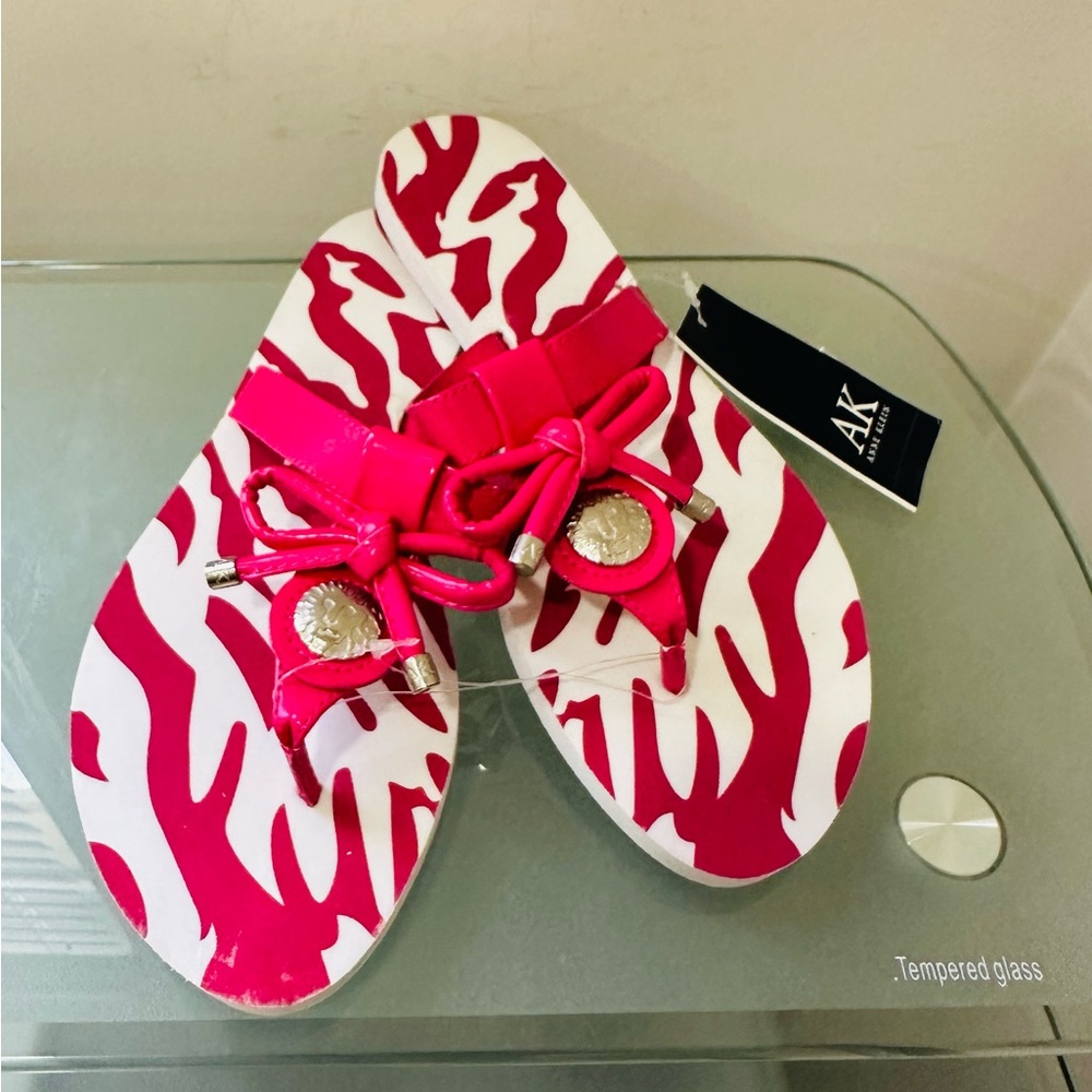 Anne Klein Women's  Thong Flip Flops pink white  Bow silver Logo Size 7M‎ NWT